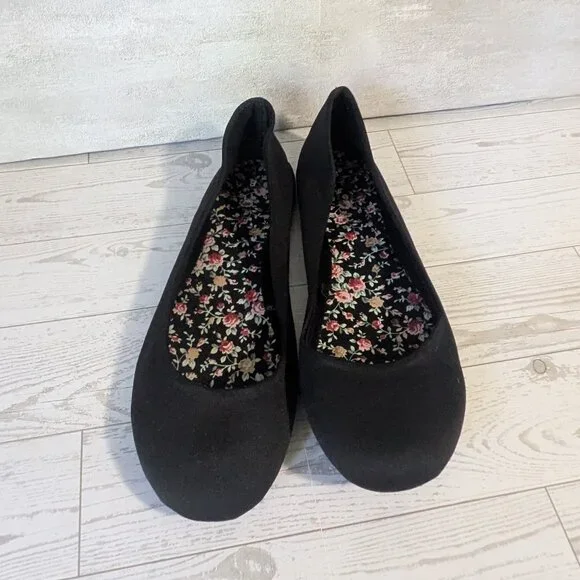 Black Flats with Floral design insole - Picture 1 of 5